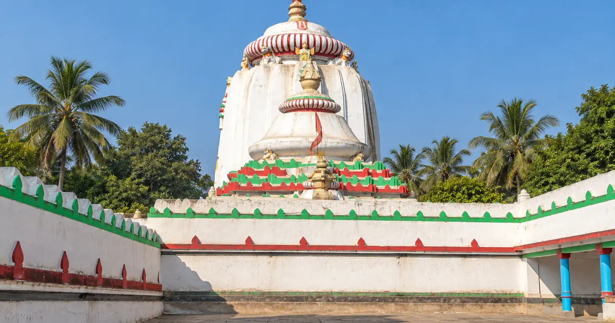 Illustrative exterior view of Alarnath Temple's white shikhara and courtyard in Brahmagiri