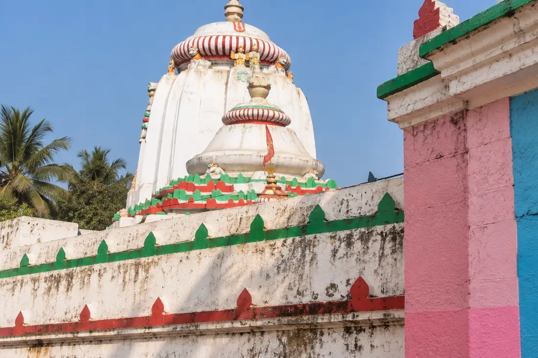 The outer Alarnath Temple courtyard and white walls