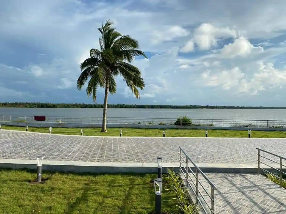 The well-maintained walkway at Tampara Lake, perfect for a peaceful evening stroll while enjoying the lake breeze.